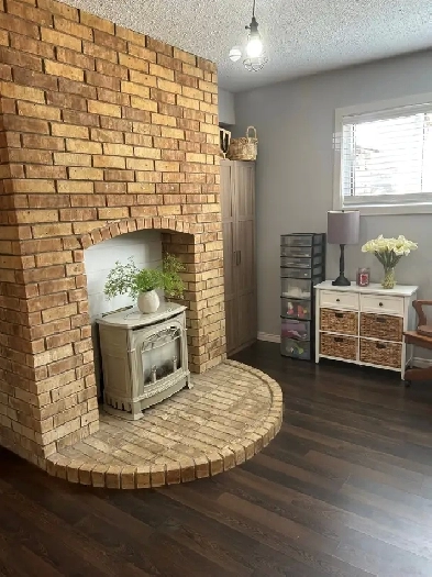 Spacious 1-Bedroom - All utilities and parking included! Image# 3