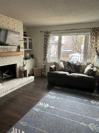 Spacious 3-bedroom - All utilities and parking included! Image# 2