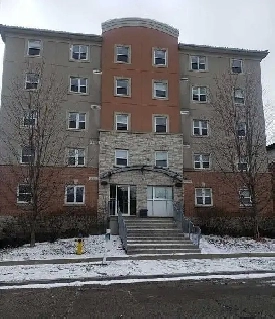 Private Room For RentCA$860 / Month Image# 1