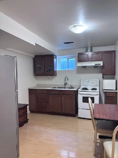 One Bedroom Basement Apartment unit $1100 in North Image# 4