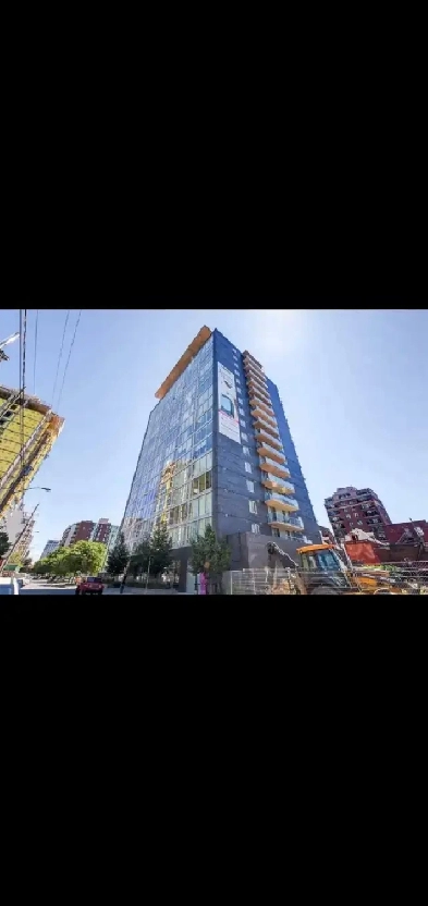 Live in this prime location condo downtown Image# 9