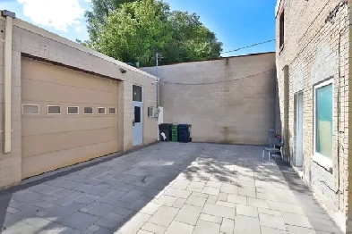 Large Private Garage for Rent Image# 3