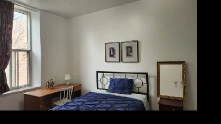Chambre meublee Bain prive Berri Uqam Room with private bath Image# 1