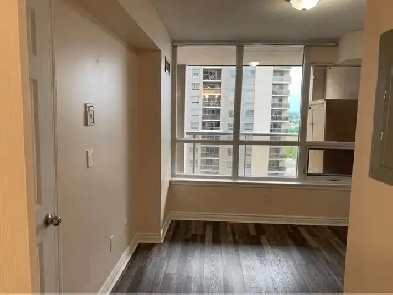 Modern Condo for Rent Near Square One – Prime Location! Image# 7