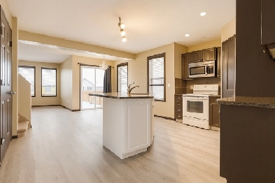 Coventry Hills Legal Main Floor Two Storey for $1650 / 3 BD 1.5 Image# 10