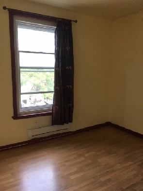 Grande chambre non meublée a louer a partir du 1er janvier  520 Image# 9