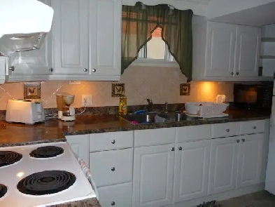 3 1/2 Bachelor, metro Jolicoeur Image# 7