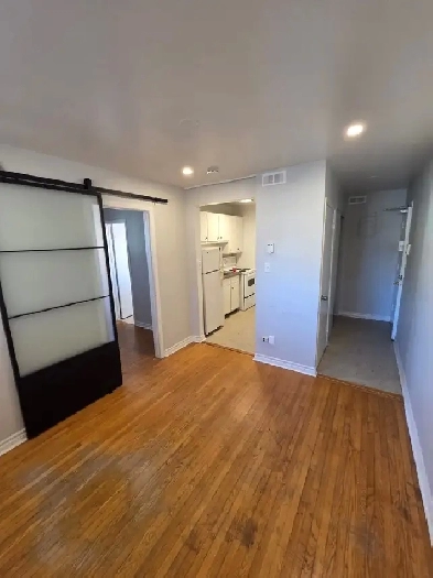 Newly Renovated 1 Bedroom Apartment! Image# 8