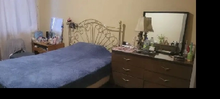 Chambre meublée proche de métro Sauvé disponible pour une femme Image# 4