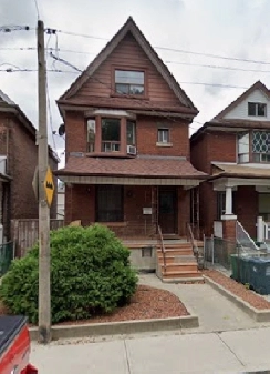 Furnished  Room for Rent, steps to Subway Image# 4