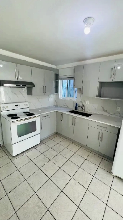 2 Bed 1 Bath Ground Level Suite for Rent in South Vancouver Image# 1