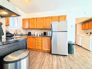 BEST Offer. GREAT Area. Clean, Safe! FREE Utilities. Comfy Room! Image# 10