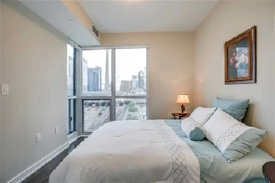 1 Sunny BR w/Ensuite Wash RM - Lakeview next to Union Station Image# 3