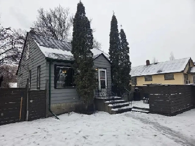 A great opportunity awaits in Parkdale! Image# 3