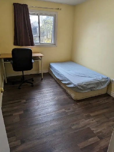 Heron Gate Mall, 2nd floor bedroom, all inclusive, Jan 1st. Image# 3