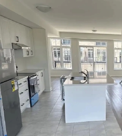 4 bedroom upper level house for rent Brampton Image# 7