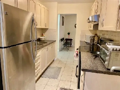 NOW AVAILABLE LARGE CONDO CORNER GROUND LEVEL PATIO/BACKYARD ENT Image# 8