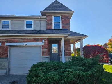 Beautiful 4-bedroom townhouse for rent Image# 1