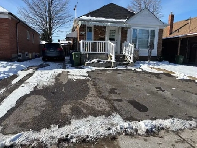 Newly renovated 3 BR, 2 car parking, 1 WR, basement apartment Image# 7