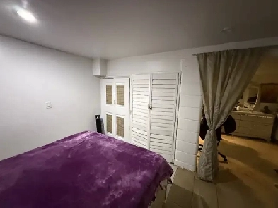 Private One Bedroom Basement Unit! PRIME LOCATION Image# 4