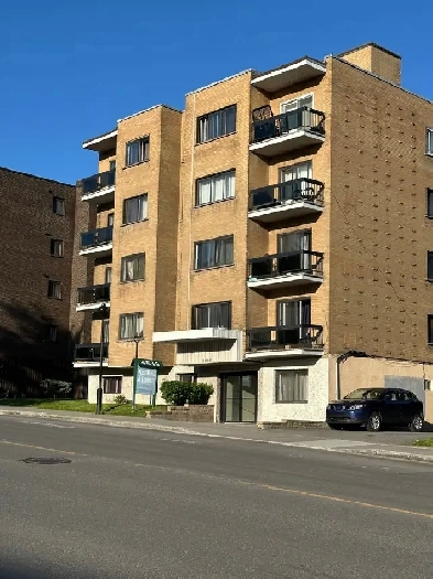 Near Metro Snowdon Nice 31/2 Apt, all including Available now Image# 2