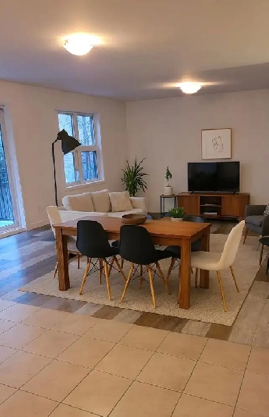 Magnifique 6 1\2 moderne sur 2 étages, cartier Maizeret Image# 3