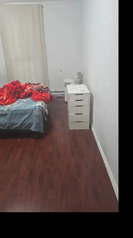 Private room available for 700$ Image# 3