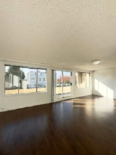 Burnaby Brentwood 2 Bedroom Spacious 1300sqft Image# 3