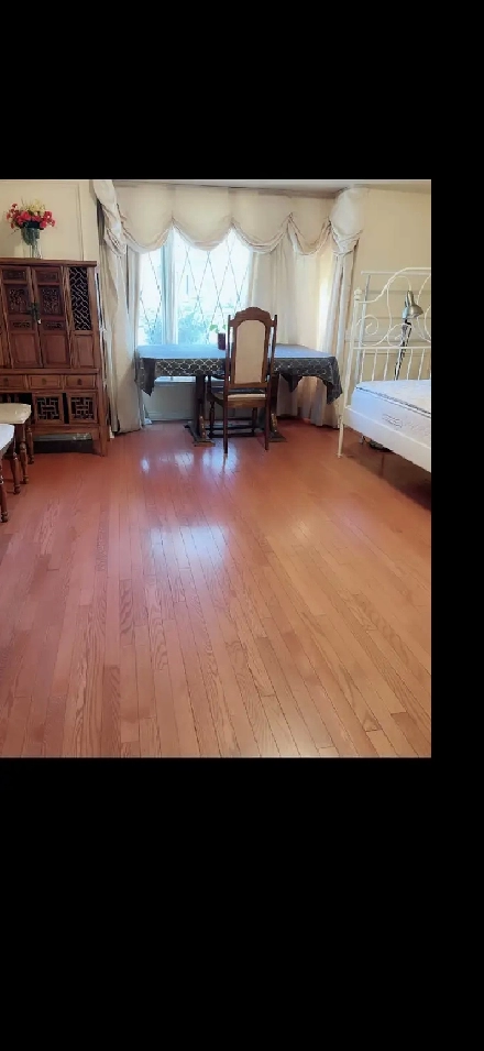 Large beautiful furnished rooms to rent bayview and steeles Image# 2