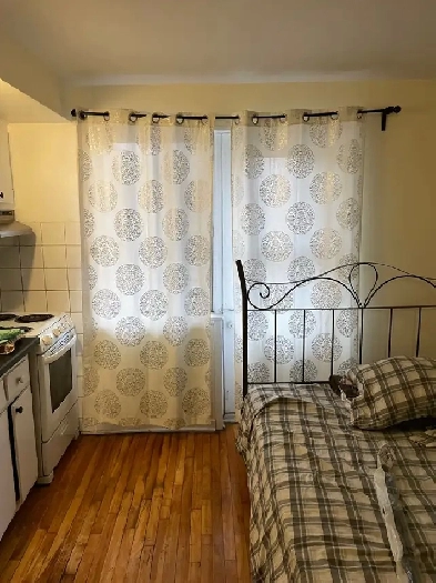 1 1/2 January Westmount, short walk to MUHC, Metro Vendôme Image# 3