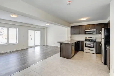 LIVE LARGE! – 4.5 Years Old Townhome 3 Bedroom   2.5 bathroom Image# 3