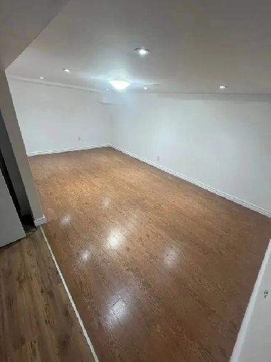 SHARED ROOM FOR RENT IN SCARBOROUGH. HEART OF CITY Image# 3