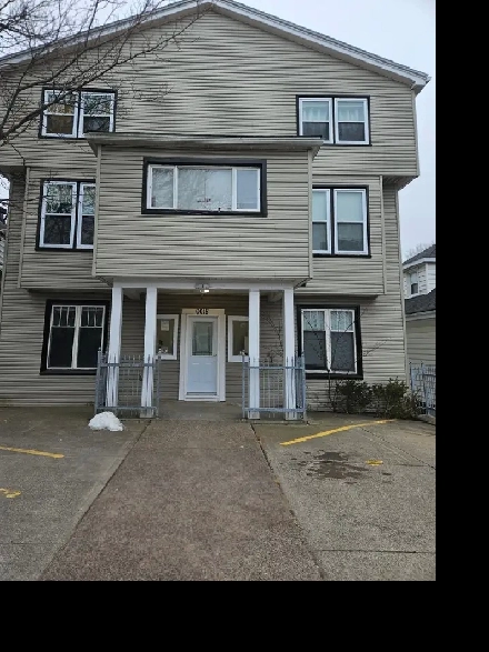 Jan 1st Nice Large Bright Bachelor Large Kitchen & Large Balcony Image# 1