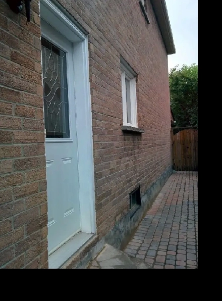 One bedroom basement suite in central Mississauga Image# 3