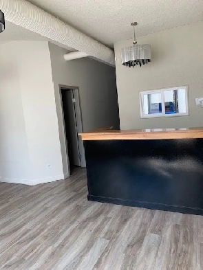 FOR LEASE: SPECIAL OFFER. Great location! Image# 5