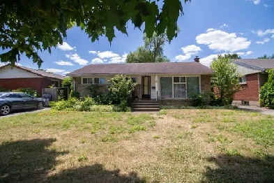 All Inclusive 3 Bedroom   Den Main Unit in St. Catharines! Image# 13