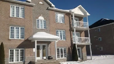 4 1/2 à louer, spacieux et sécuritaire Image# 1