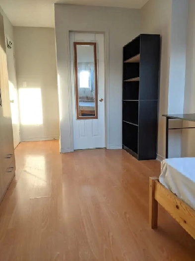 2nd flr Large Room Private Bath Parking @York University Village Image# 9