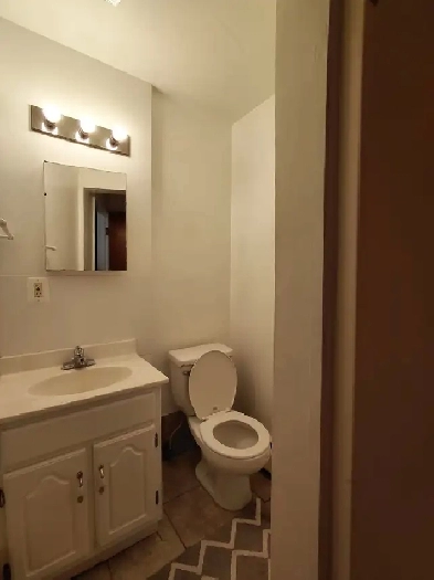 Bachelor suite available near Kingsway Mall, NAIR Campus & LRT Image# 3