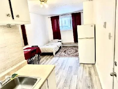 Metro St Michel  studio tout inclus