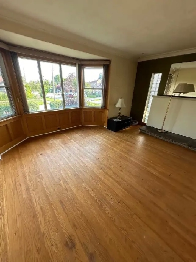 VERY SPACIOUS ROOM FOR RENT NEAR HUMBER LAKESHORE - ETOBICOKE Image# 3