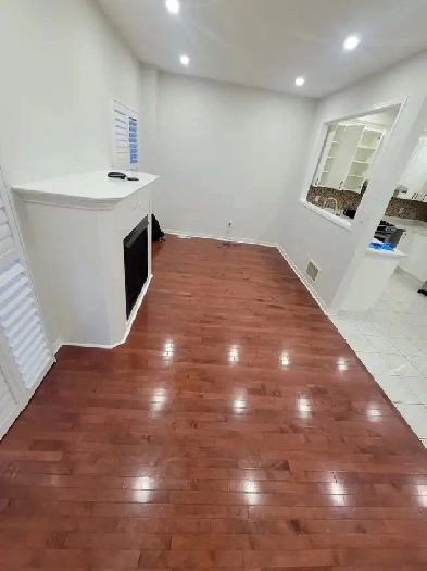 FURNISHED SHARING SPACE AVAILABLE FOR BOY IN MISSISSAUGA Image# 4