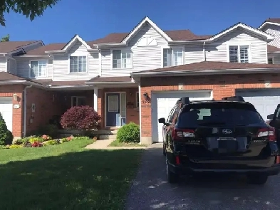 Townhouse in the Heart of Laurelwood! Image# 6