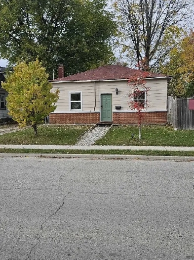 3 BEDROOMS HOUSE IMMEDIATELY OR LATER