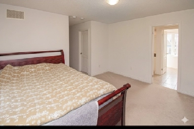Furnished Private Room with Ensuite Bathroom & Walk-In Closet Image# 3