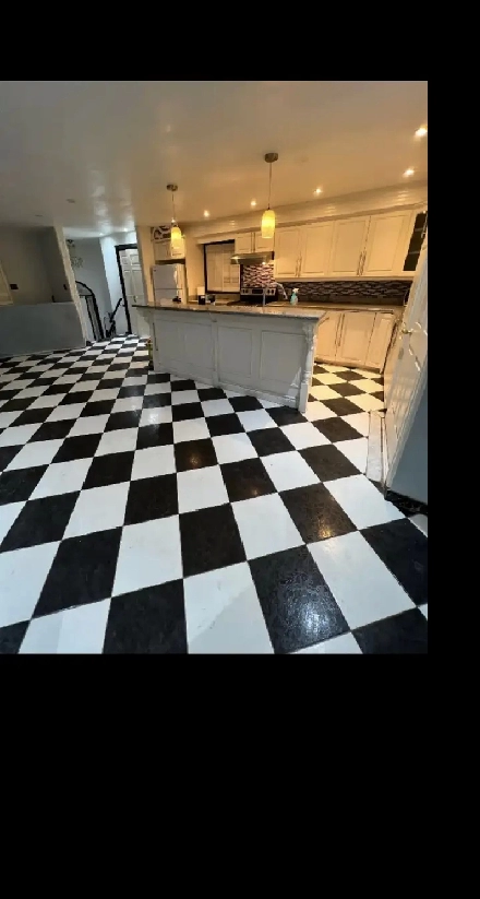 3 Beds, 2 Bath Upper level - Square One Image# 7