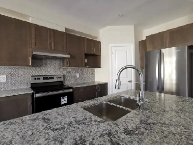 Kanata/Arcadia stunning 4 bedroom 2.5 bath single home (move-in Image# 6