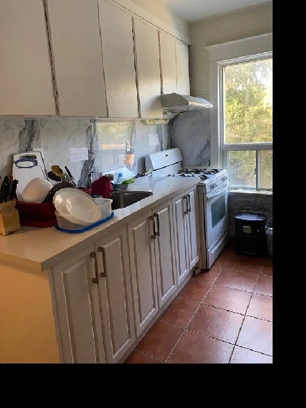 Cozy room in eastyork available from Jan 1st,$850/month Image# 1