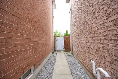 2-Bedroom Renovated Basement Apartment in Scarborough Image# 8