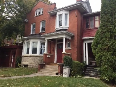 2-BEDROOM STUDENT LOWER APARTMENT Image# 1